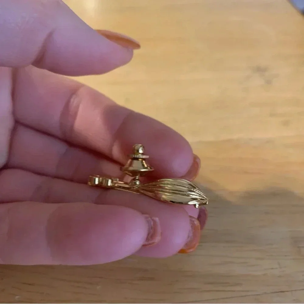 Avon musical pin mandolin goldtone vintage pin 1990